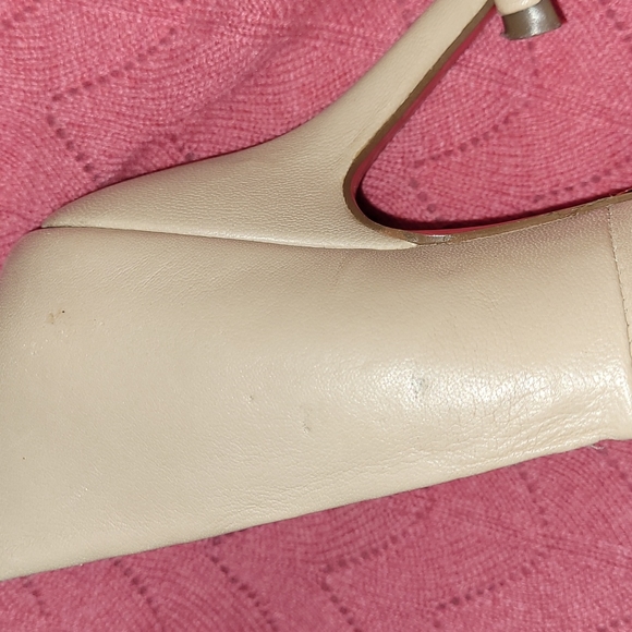 Betsy Johnson ruffled spiked leather pumps beige/tan - Picture 9 of 13